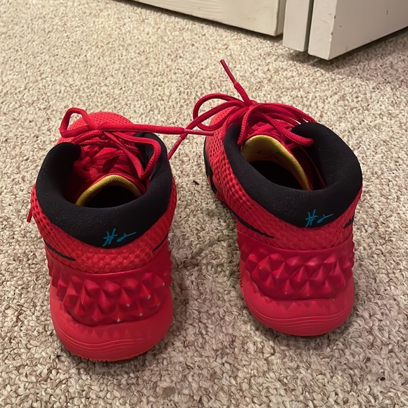 Kyrie 1’s - Picture 4 of 4
